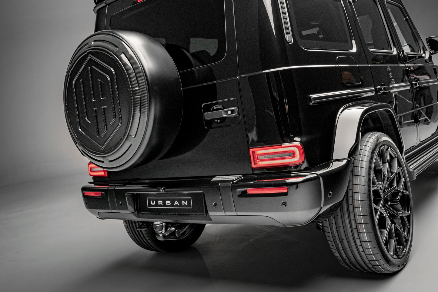 W465 G-Wagon UA Icon Visual Carbon Fibre Spare Rear Wheel Carrier Cover