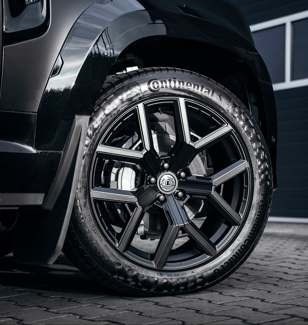 Defender 22" WX2 - Satin Black - Rear